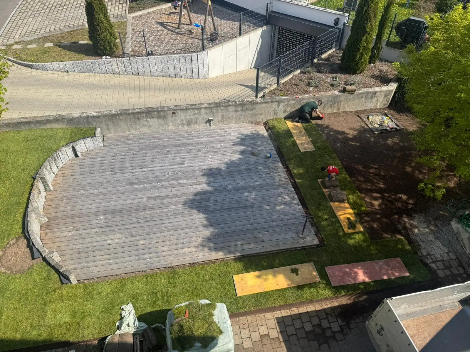 Professionelle Gartengestaltung in Konstanz – gepflegter moderner Garten von BB-Gartenpflege